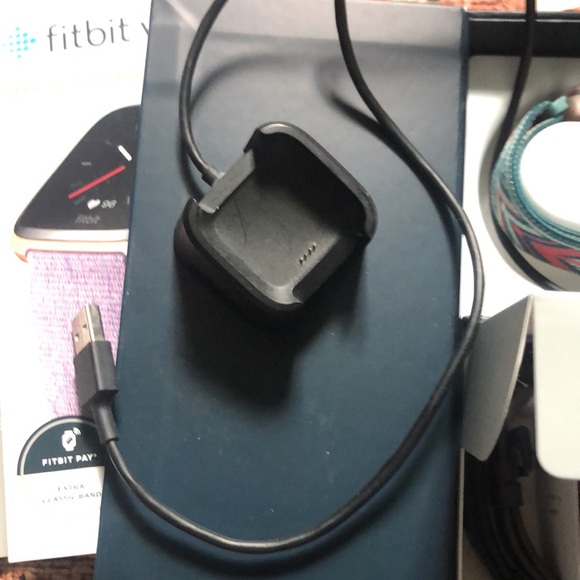 Fitbit versa special edition - Picture 7 of 11